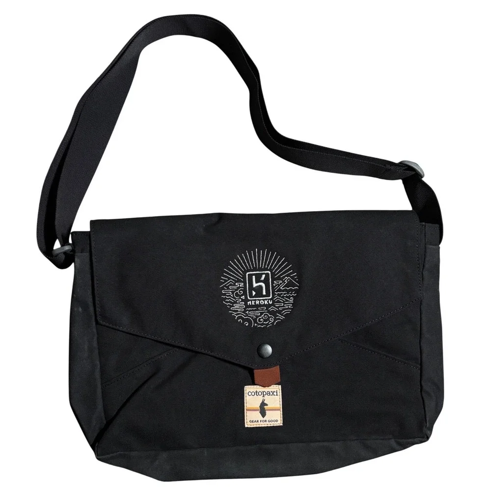 Cotopaxi Heroku Messenger Bag Black Canvas Padded Laptop Shoulder Bag Gorpcore